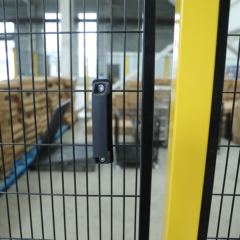 Factory ware house paghihiwalay ng bakod